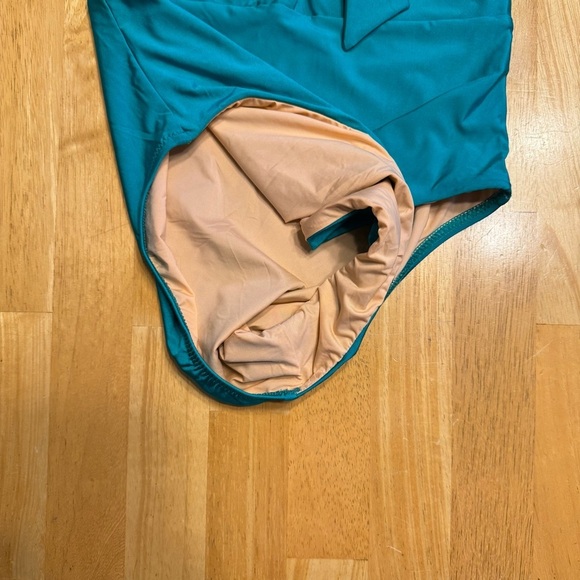 Trina Turk One Piece Swimsuit Size 6 - Picture 4 of 9